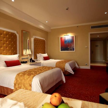 Maxims Hotel Манила Экстерьер фото