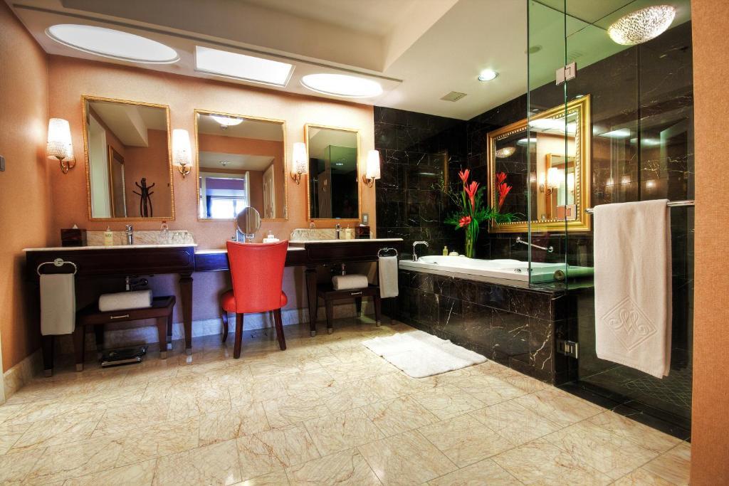 Maxims Hotel Манила Экстерьер фото