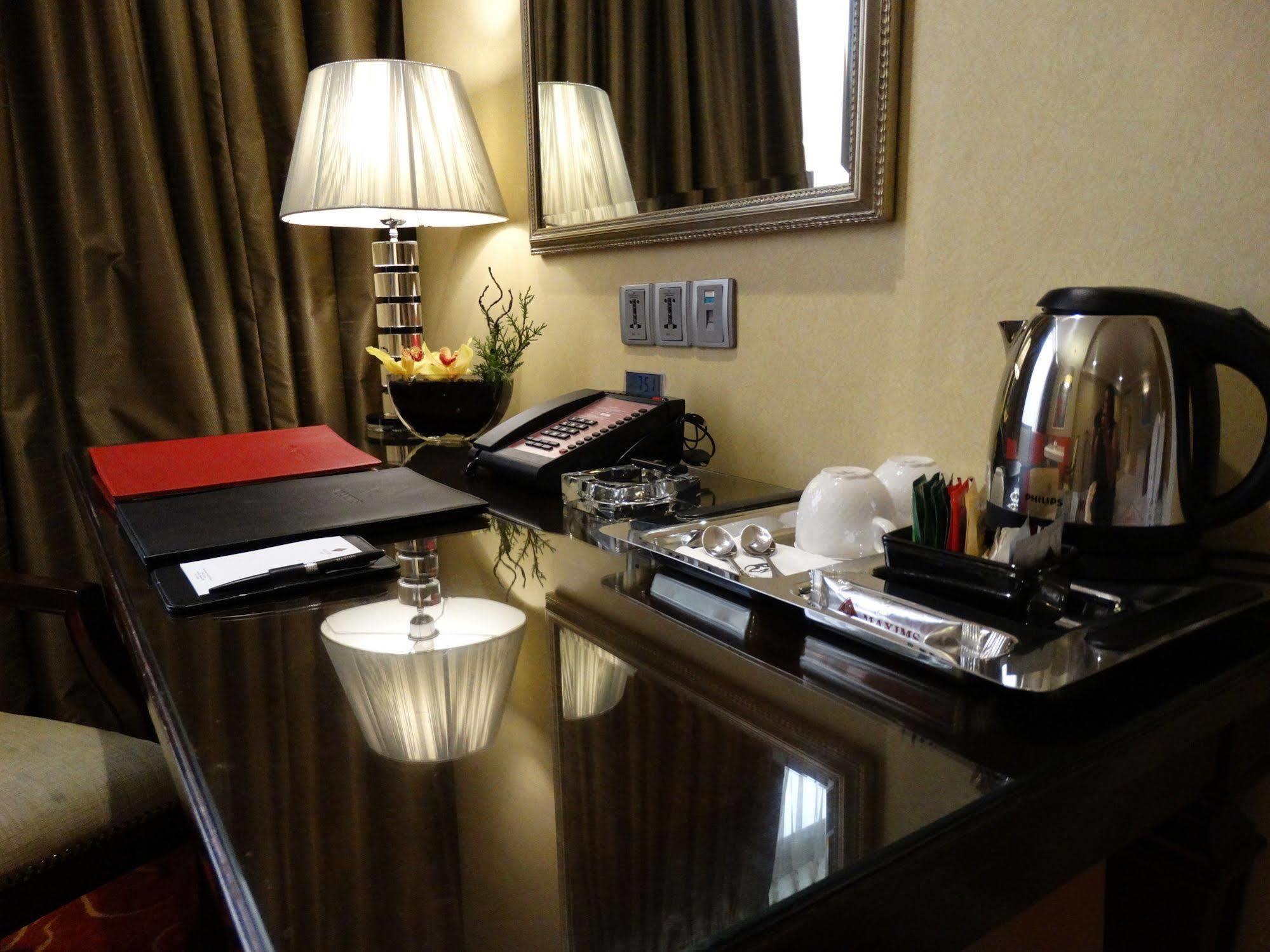 Maxims Hotel Манила Экстерьер фото